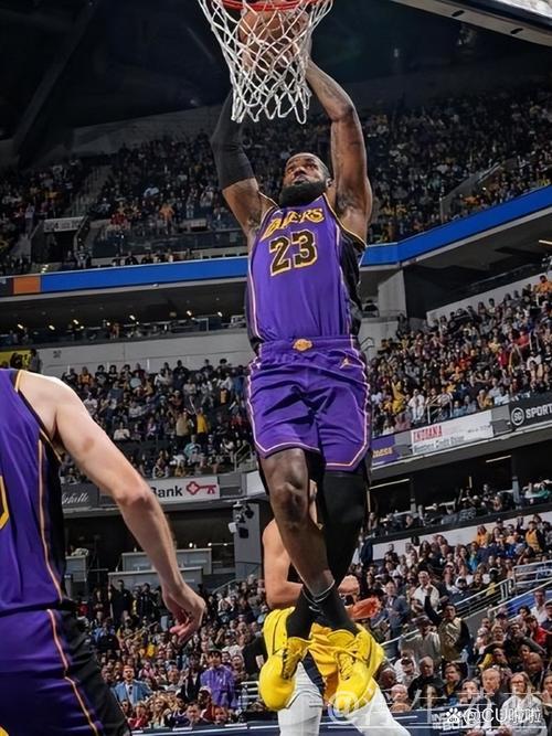 湖人对阵灰熊：詹姆斯3月30日常规赛精华瞬间
